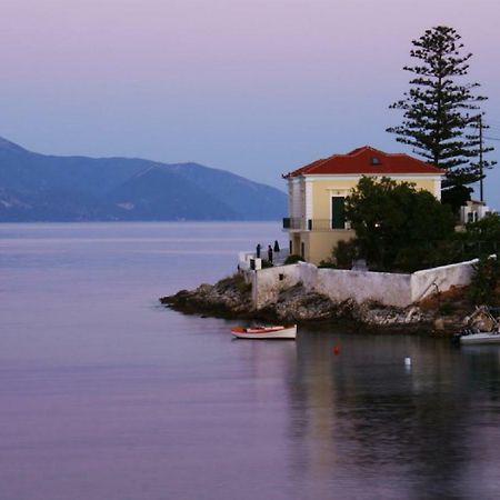Fey'S House Waterfront - Φισκάρδο Villa Exterior photo