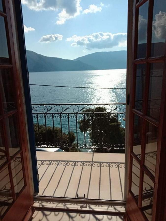 Fey'S House Waterfront - Φισκάρδο Villa Exterior photo